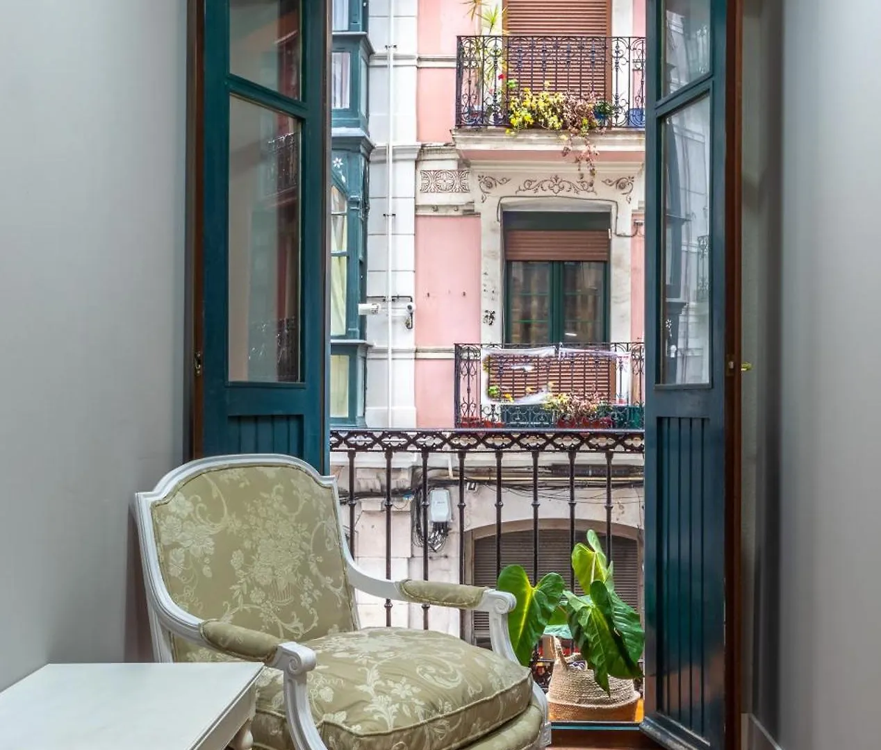 Charming 4 Double Bed Steps From The Old Town Apartment Bilbao